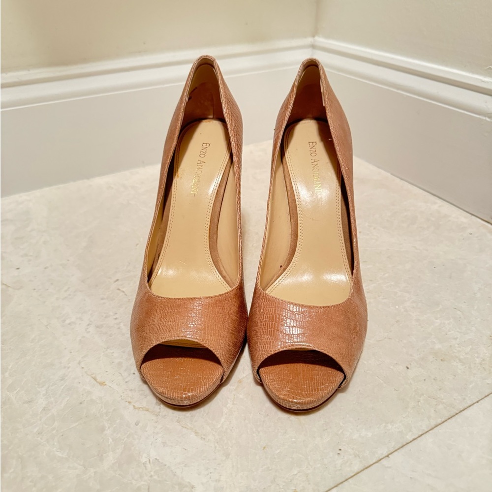Nude Peeptoe Pump